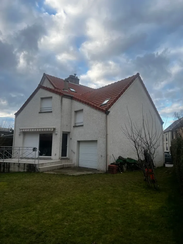 Pose de tuiles sur une toiture au Havre (76)